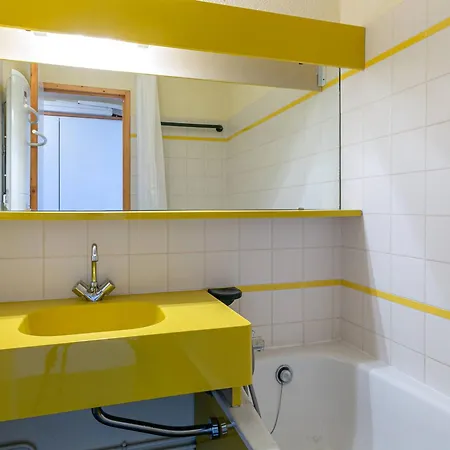 Cosy Pour 5 Pers Avec Balcon Proche Pistes Et Commerces - Fr-1-353-68 Apartment